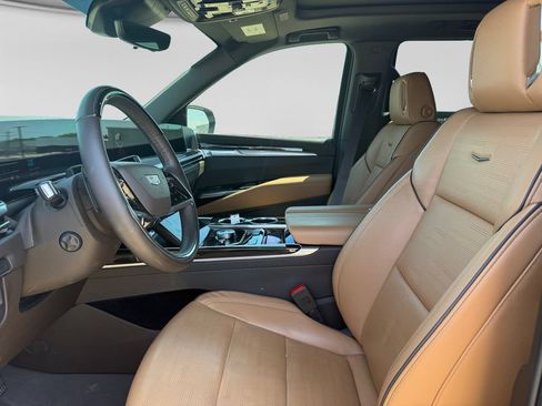 Used 2025 Cadillac Escalade Premium Luxury AWD/4WD image 21
