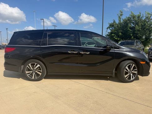 Used 2019 Honda Odyssey Elite image 2
