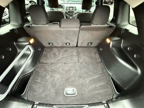 Used 2014 Jeep Cherokee Latitude image 11