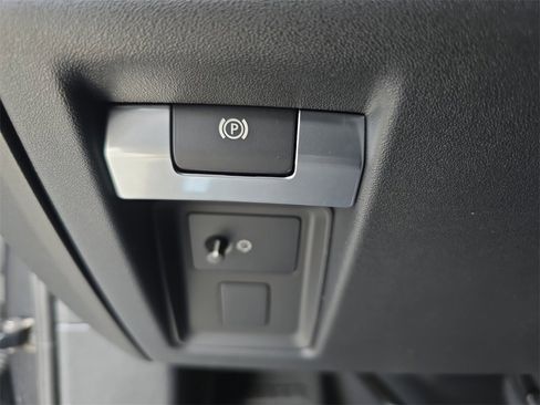 New 2026 Land Rover Defender 110 V8 image 27