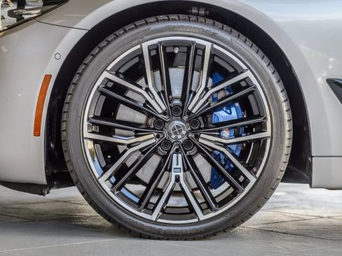 Used 2018 BMW 540i w/ M Sport Package RWD image 13