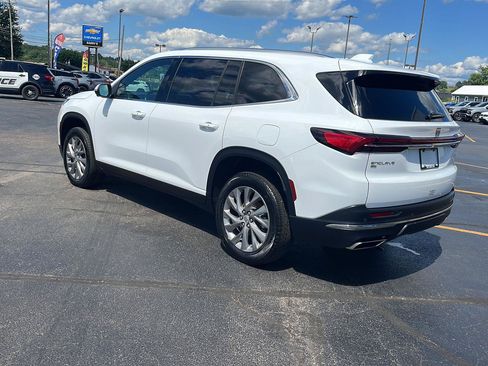 Used 2026 Buick Enclave Preferred AWD/4WD image 3