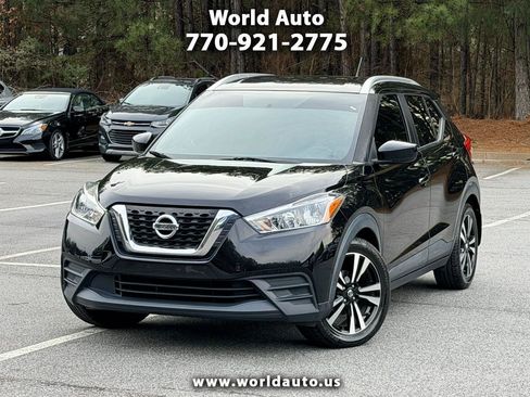 Used 2018 Nissan Kicks SV FWD image 1