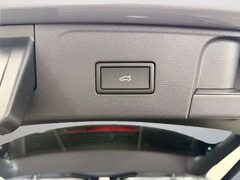 New 2026 Volkswagen Atlas SE image 10