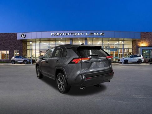 Used 2022 Toyota RAV4 XLE Premium AWD/4WD image 21