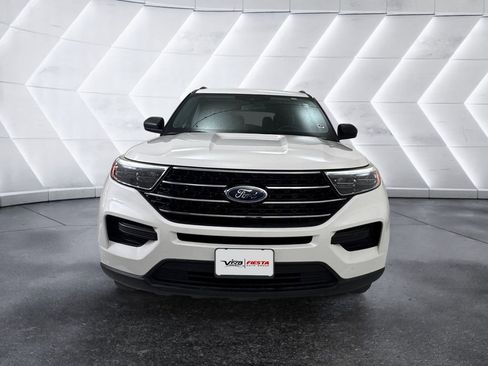 Used 2021 Ford Explorer XLT image 2