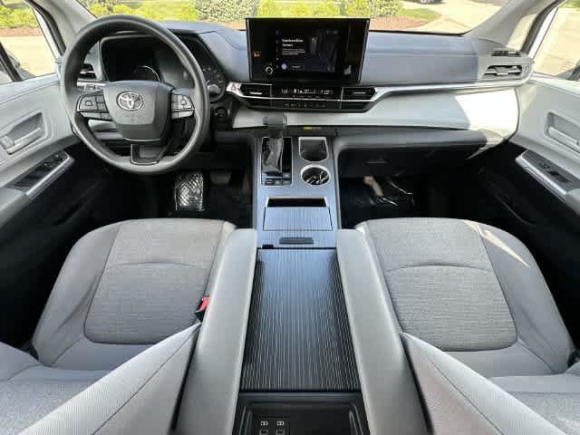 Used 2025 Toyota Sienna LE AWD/4WD image 20