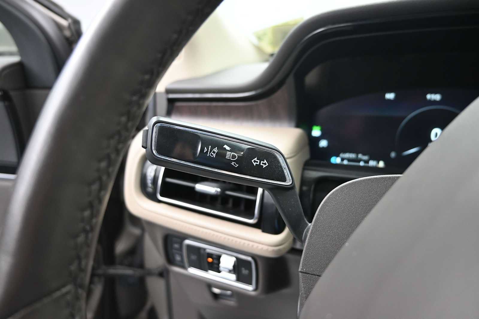 Used 2021 Lincoln Nautilus Reserve AWD/4WD image 16