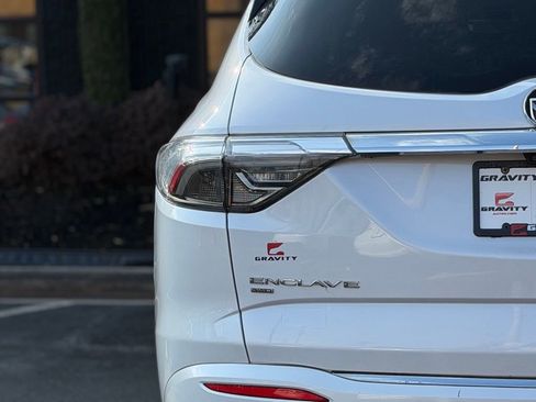 Used 2023 Buick Enclave Avenir image 15