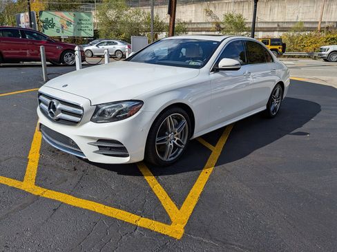 Used 2017 Mercedes-Benz E 300 4MATIC image 3