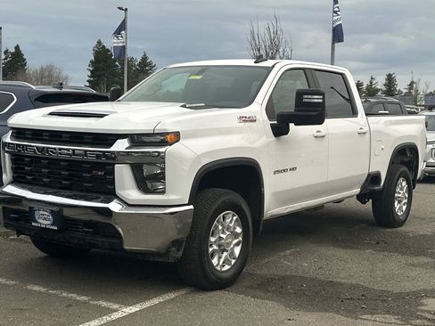 Used 2023 Chevrolet Silverado 2500 LT image 2