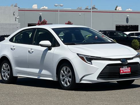 Certified 2023 Toyota Corolla LE FWD image 5