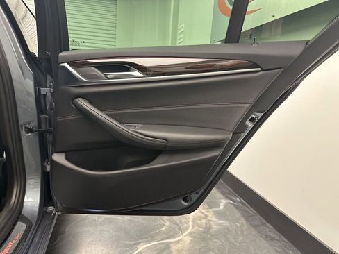 Used 2018 BMW 530i xDrive AWD/4WD image 12