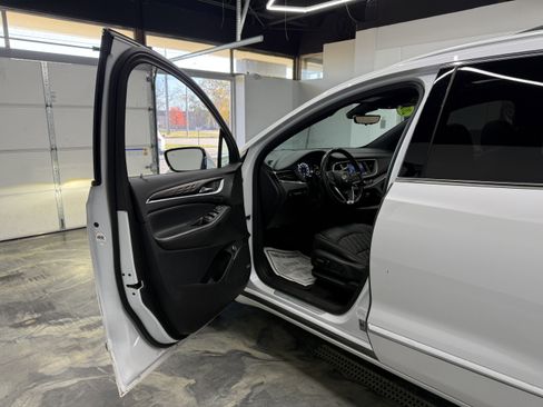 Used 2023 Buick Enclave Avenir image 10