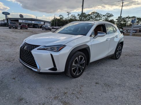 Used 2022 Lexus UX 200 w/ Accessory Package (Z1) FWD image 8