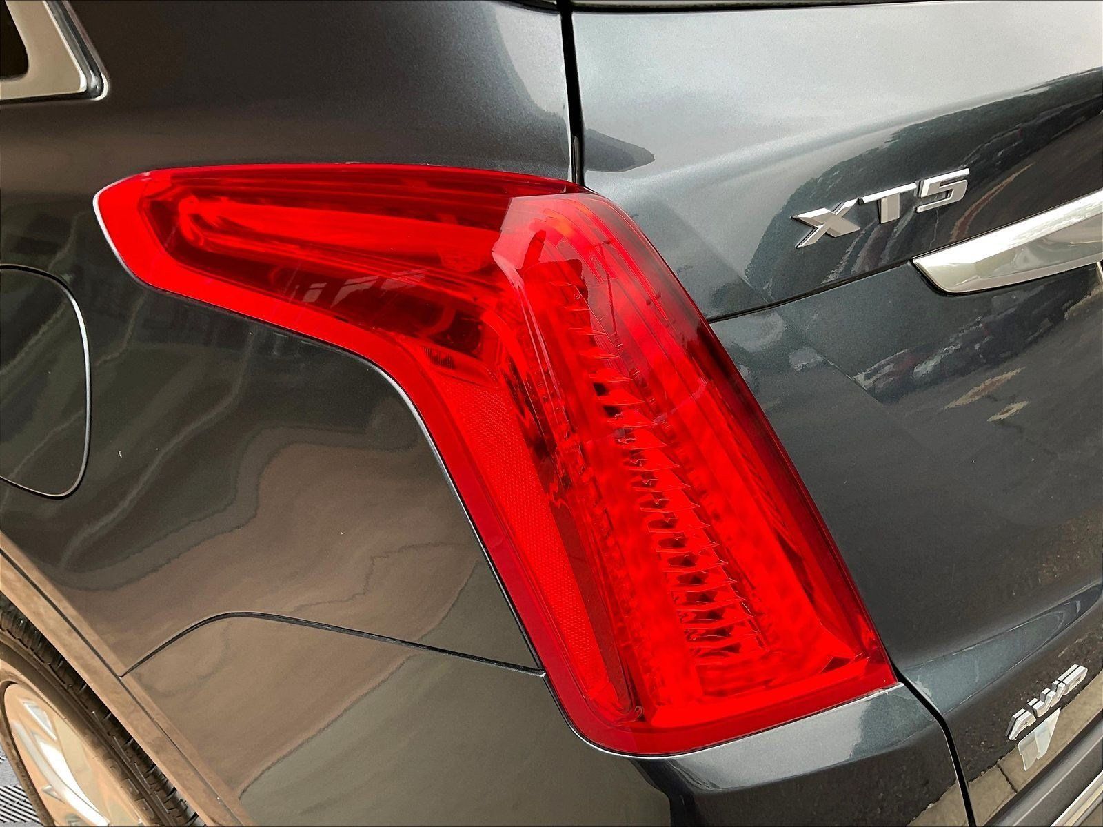 Used 2019 Cadillac XT5 Platinum AWD/4WD image 23