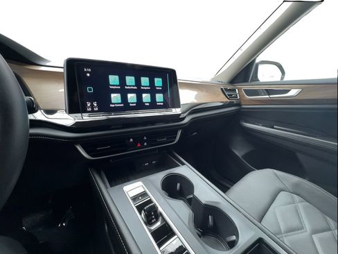 Used 2025 Volkswagen Atlas SE FWD image 40