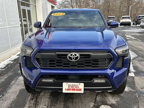 Used 2024 Toyota Tacoma TRD Off-Road image 3