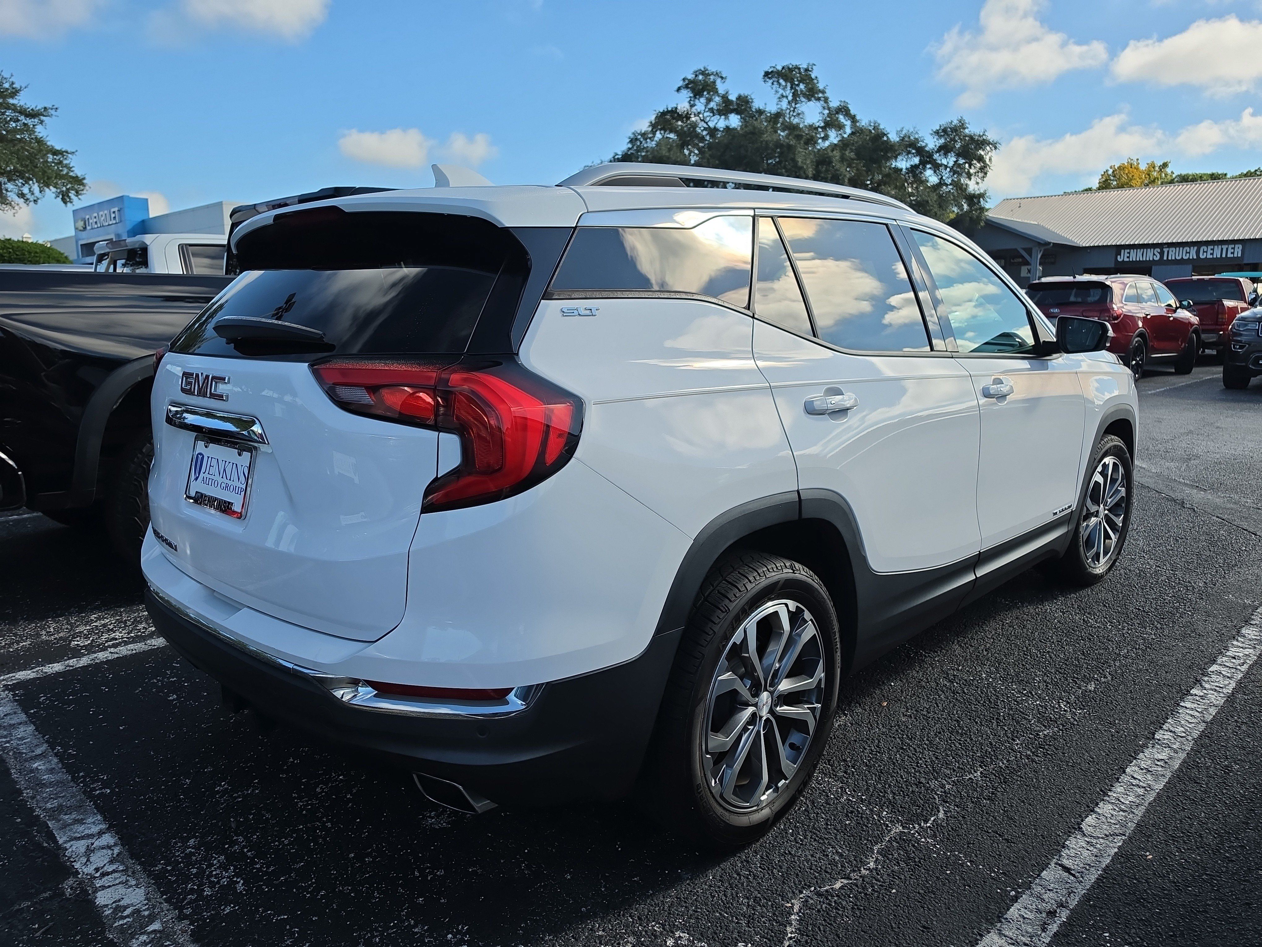 Used 2019 GMC Terrain SLT w/ Preferred Package FWD image 3