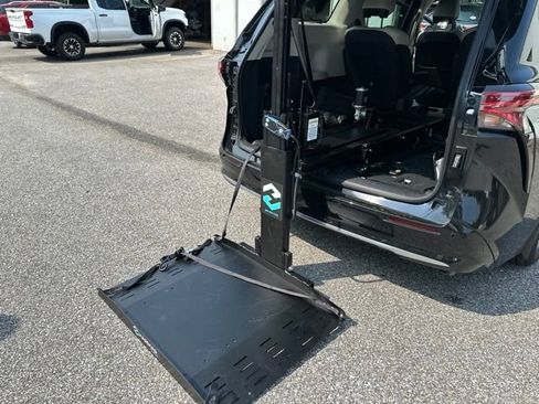 Used 2025 Toyota Sienna Limited AWD/4WD image 15