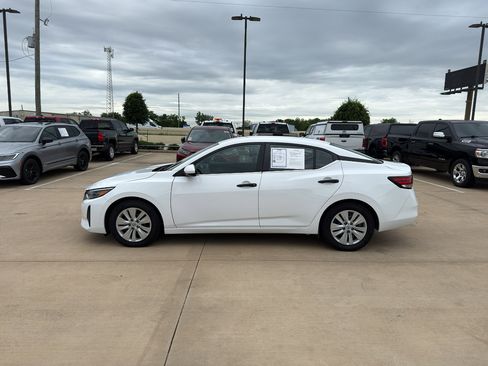 Used 2024 Nissan Sentra S FWD image 8