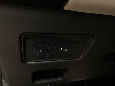 Used 2019 Land Rover Discovery SE AWD/4WD image 23