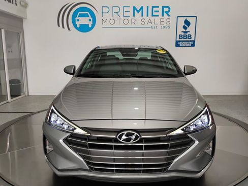 Used 2020 Hyundai Elantra Limited FWD image 25