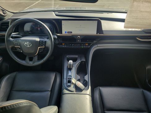 Used 2023 Toyota Crown Limited image 10