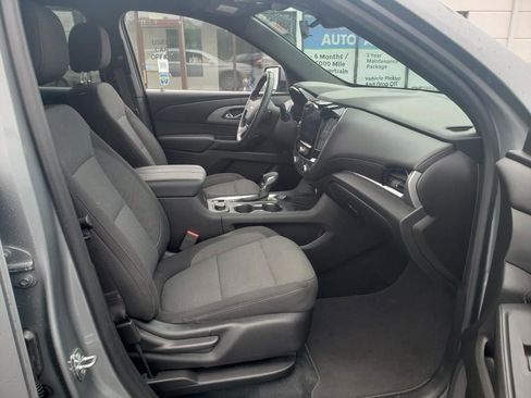 Used 2023 Chevrolet Traverse LT image 25
