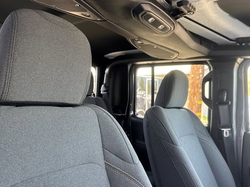 New 2026 Jeep Gladiator Sport image 15