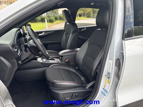 Used 2025 Ford Escape ST-Line FWD image 17