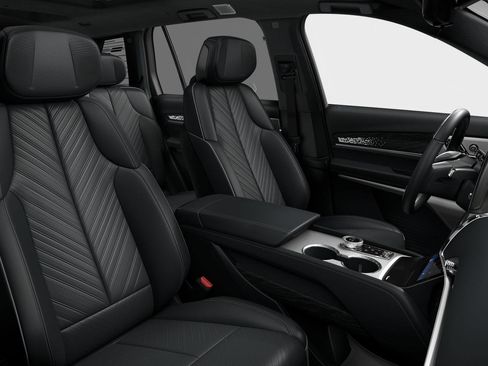 New 2026 Cadillac Vistiq Platinum w/ LPO, Floor Liner Package image 33