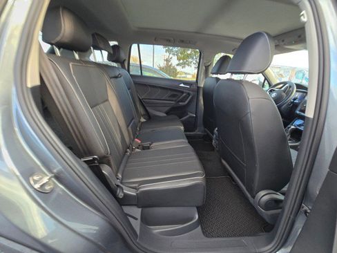 Used 2022 Volkswagen Tiguan SE w/ Panoramic Sunroof Package image 14