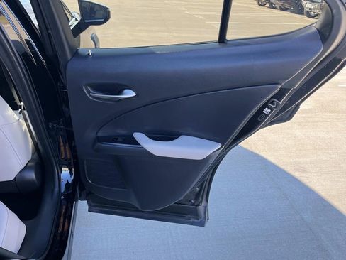 Used 2019 Lexus UX 200 image 16