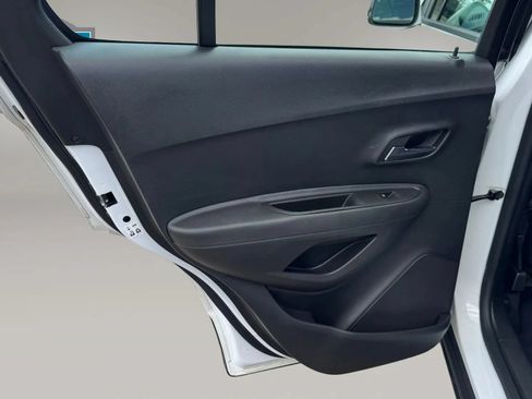 Used 2017 Chevrolet Trax LS FWD image 11