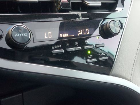 Used 2023 Toyota Camry SE image 29