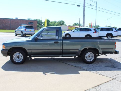 Used 1992 Toyota Pickup Deluxe RWD image 9