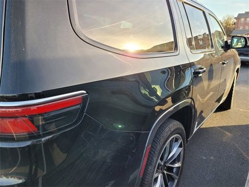 Used 2022 Jeep Wagoneer Series III w/ Premium Group I image 10