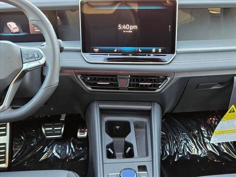 New 2026 Volkswagen Tiguan SE R-Line FWD image 13