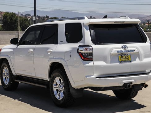 Used 2018 Toyota 4Runner SR5 Premium RWD image 2
