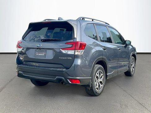 Used 2022 Subaru Forester Premium AWD/4WD image 7