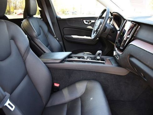 Used 2023 Volvo XC60 B5 Plus w/ Climate Package AWD/4WD image 21