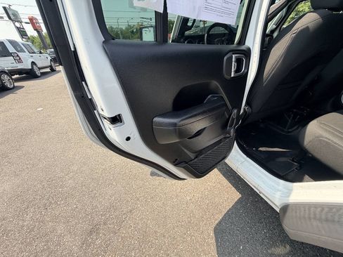Used 2018 Jeep Wrangler Unlimited Sport AWD/4WD image 41