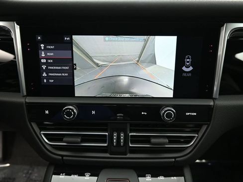 Certified 2025 Porsche Macan AWD/4WD image 21
