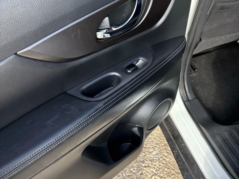 Used 2014 Nissan Rogue SV image 15