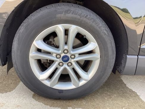 Used 2020 Ford Edge SEL w/ Cold Weather Package FWD image 6
