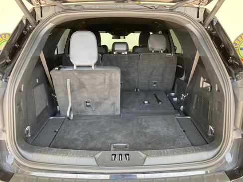 Used 2025 Ford Explorer ST-Line w/ ST-Line Street Pack AWD/4WD image 24