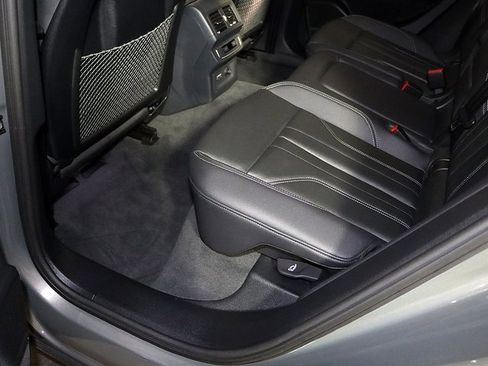 Used 2025 Audi Q5 e Premium Plus w/ Premium Plus Package image 30