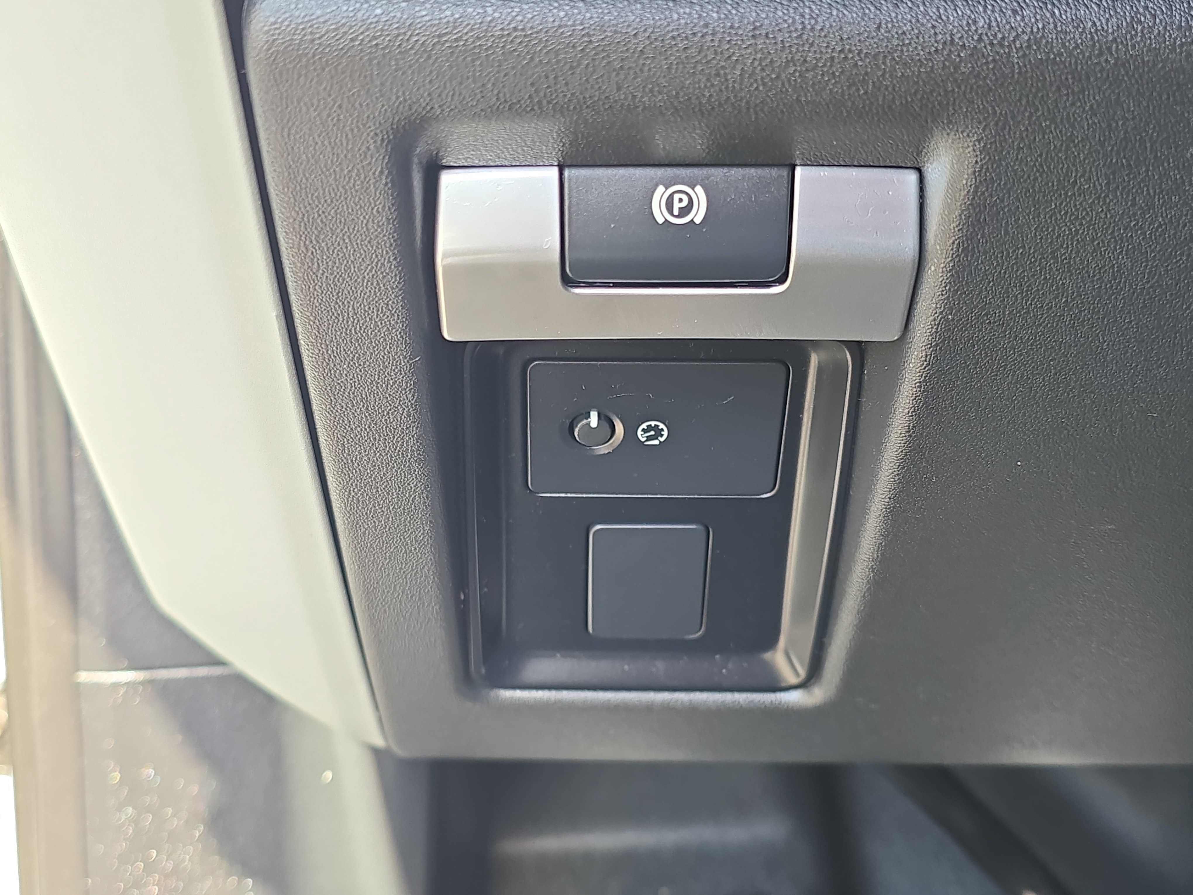 Used 2021 Land Rover Defender 90 S AWD/4WD image 25