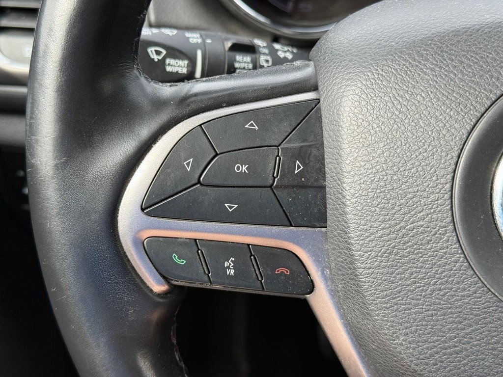 Used 2021 Jeep Grand Cherokee Laredo w/ Security & Convenience Group AWD/4WD image 14